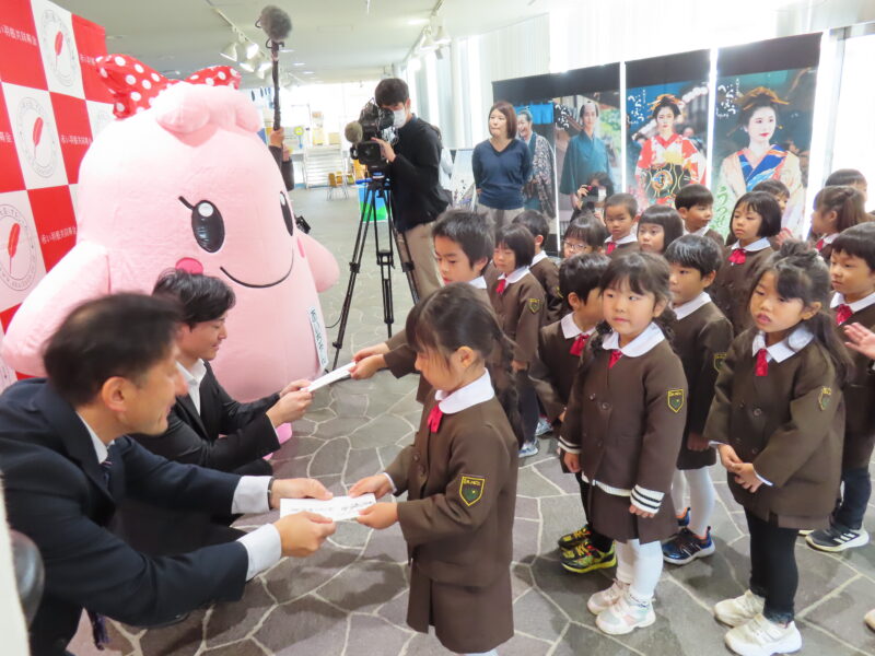年長(すみれ組) 『NHK歳末助け合い』